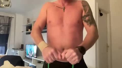 Yungbucker online show from December 1, 3:17 pm