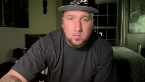 Snapshot of yungmugger47 chatting on May 3, 3:12 am yungmugger47 online show from May 3, 3:12 am
