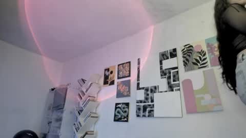 Snapshot of yury_sun chatting on June 24, 2:21 am paola online show from June 24, 2:21 am