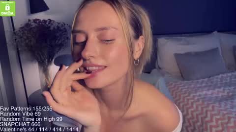 Snapshot of yvie_ chatting on February 14, 6:45 am The Queen Bitch of the United Kingdom online show from February 14, 6:45 am