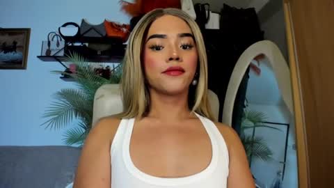 Snapshot of yvonne_guidotti chatting on June 28, 1:44 am Miss Cali online show from June 28, 1:44 am