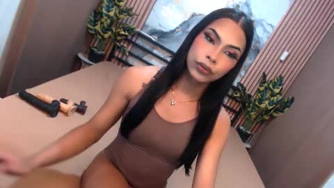 Snapshot of yvonnellvs chatting on January 19, 4:11 pm yvonnellvs online show from January 19, 4:11 pm