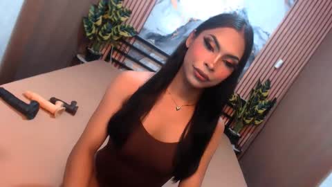 Snapshot of yvonnellvs chatting on February 19, 3:02 am yvonnellvs online show from February 19, 3:02 am