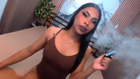 Snapshot of yvonnellvs chatting on February 22, 7:01 pm yvonnellvs online show from February 22, 7:01 pm