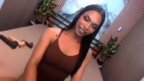 Snapshot of yvonnellvs chatting on February 26, 9:25 pm yvonnellvs online show from February 26, 9:25 pm