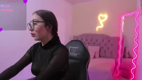 Snapshot of zaafira_tay chatting on February 6, 11:24 am zaafira_tay online show from February 6, 11:24 am