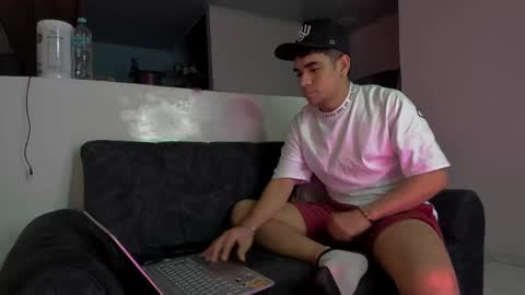 Snapshot of zac_joness chatting on January 26, 6:07 am zac online show from January 26, 6:07 am