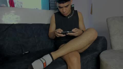 Snapshot of zac_joness chatting on February 5, 8:04 pm zac online show from February 5, 8:04 pm