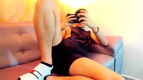 Snapshot of zac_joness chatting on February 28, 1:58 pm zac online show from February 28, 1:58 pm