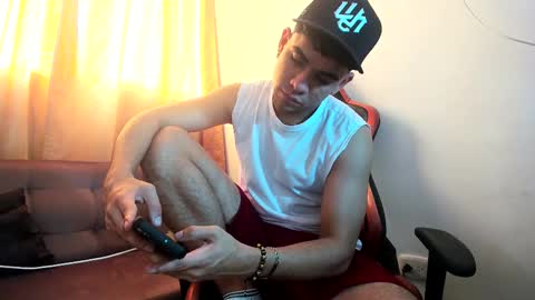 Snapshot of zac_joness chatting on March 9, 1:04 pm zac online show from March 9, 1:04 pm