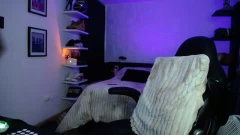Snapshot of zac_muller1 chatting on July 4, 4:40 am zac_muller1 online show from July 4, 4:40 am