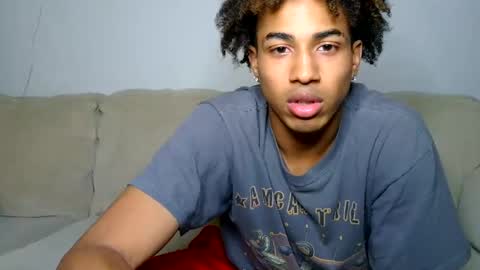 Snapshot of zachbrownn chatting on October 30, 5:20 am zachbrownn online show from October 30, 5:20 am