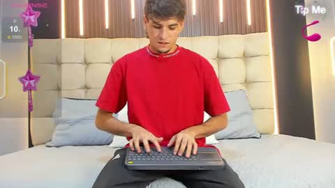 Snapshot of zack23__ chatting on July 2, 3:17 am zack23__ online show from July 2, 3:17 am