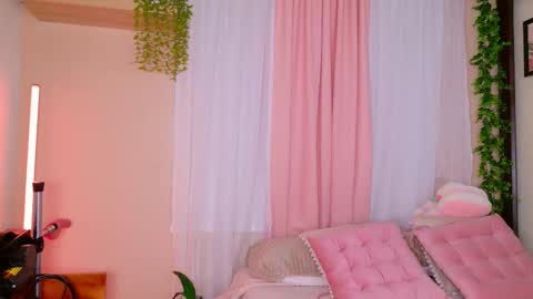   online show from February 6, 10:02 pm