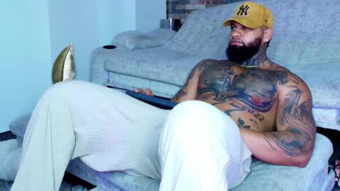 Snapshot of zain_diesel7 chatting on October 1, 8:31 am INSTAGRAM yormanfit7 online show from October 1, 8:31 am