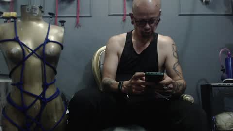 Snapshot of zainkreiger chatting on April 6, 2:20 am Dom Zain online show from April 6, 2:20 am