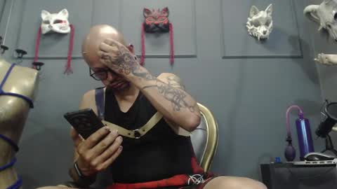 Snapshot of zainkreiger chatting on April 12, 12:48 am Dom Zain online show from April 12, 12:48 am