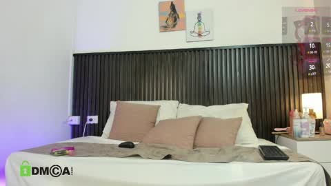 zaira online show from April 11, 12:20 pm