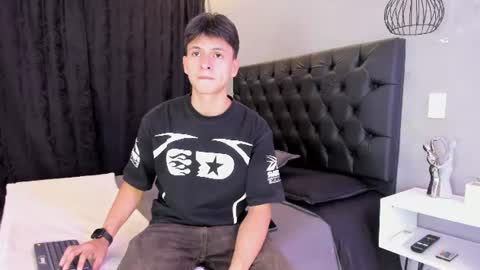 Snapshot of zam_noir chatting on July 11, 7:27 pm Samuel online show from July 11, 7:27 pm