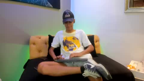 Snapshot of zane_belville chatting on July 1, 11:34 am Zane Belville online show from July 1, 11:34 am
