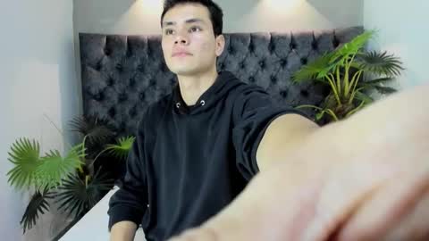 Snapshot of zane_evans chatting on February 25, 12:26 pm zane online show from February 25, 12:26 pm