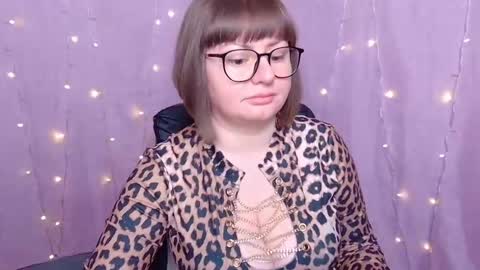 zannadreil online show from February 18, 7:04 am