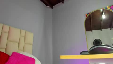 Snapshot of zaphiro__sky chatting on February 16, 8:43 am zaphiro__sky online show from February 16, 8:43 am