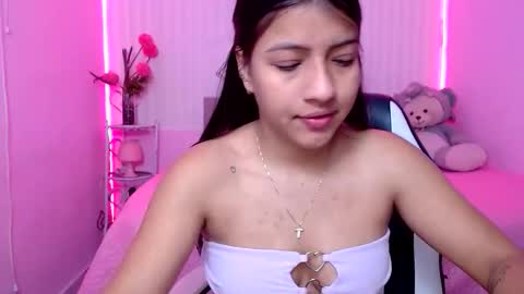 Snapshot of zara_cute18 chatting on April 18, 12:09 pm Zara online show from April 18, 12:09 pm