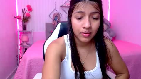 Snapshot of zara_cute18 chatting on April 25, 1:41 pm Zara online show from April 25, 1:41 pm