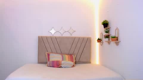 Snapshot of zara_cute18 chatting on May 1, 12:21 pm Zara online show from May 1, 12:21 pm