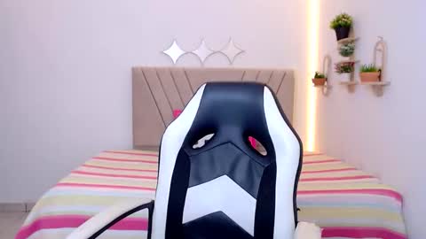 Snapshot of zara_cute18 chatting on May 11, 12:33 pm Zara online show from May 11, 12:33 pm