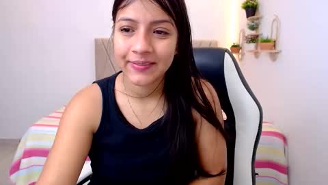 Snapshot of zara_cute18 chatting on May 21, 12:12 pm Zara online show from May 21, 12:12 pm