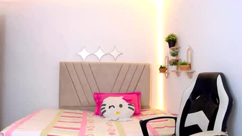 Snapshot of zara_cute18 chatting on May 30, 12:19 am Zara online show from May 30, 12:19 am