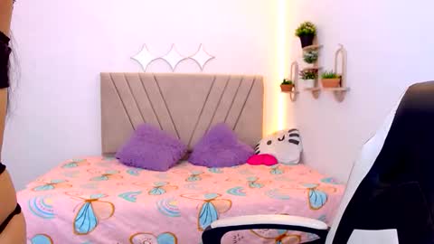 Snapshot of zara_cute18 chatting on June 11, 12:36 pm Zara online show from June 11, 12:36 pm