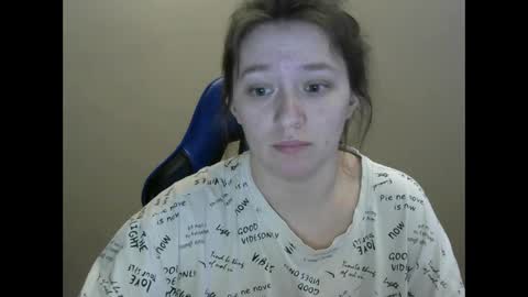 Snapshot of zara_golden chatting on February 4, 10:43 am chaturcum online show from February 4, 10:43 am