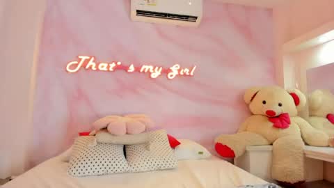 Snapshot of zara_holly_ chatting on May 15, 7:10 pm Zara online show from May 15, 7:10 pm