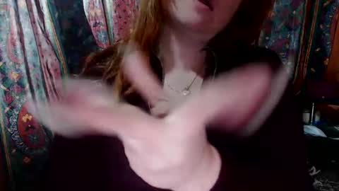 Snapshot of zara_red chatting on January 13, 9:19 am Kate. if im not here im here foxy red333 online show from January 13, 9:19 am