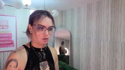 Isabella online show from April 9, 1:05 pm