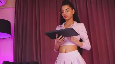 zariaavera online show from May 7, 4:51 am
