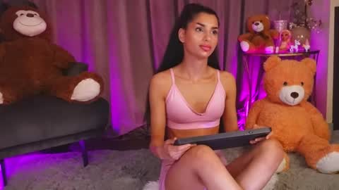 zariaavera online show from May 15, 11:34 pm