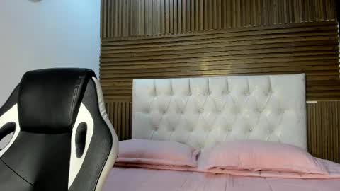 Snapshot of zarinawynne chatting on April 13, 1:38 pm Zarina Waynne online show from April 13, 1:38 pm