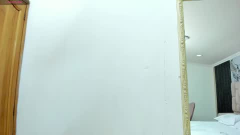 Snapshot of zarinawynne chatting on May 1, 10:42 am Zarina Waynne online show from May 1, 10:42 am