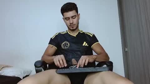 zark_wolf online show from July 3, 8:48 pm