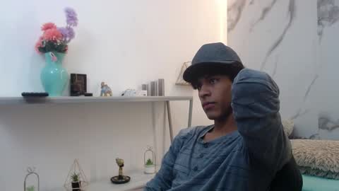 Snapshot of zayn_fox32 chatting on April 9, 12:21 pm Zayn online show from April 9, 12:21 pm