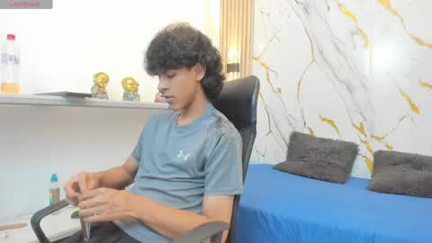 Snapshot of zayn_fox32 chatting on April 29, 7:20 pm Zayn online show from April 29, 7:20 pm
