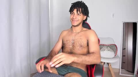 Snapshot of zayn_moreno chatting on February 23, 9:34 pm zayn 3 online show from February 23, 9:34 pm