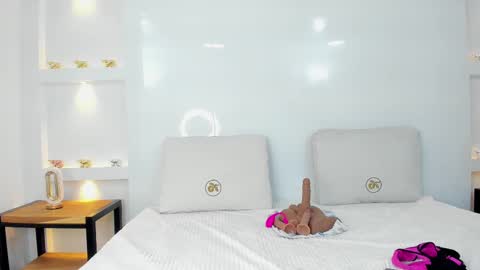 Zenda Evans online show from February 26, 4:14 am