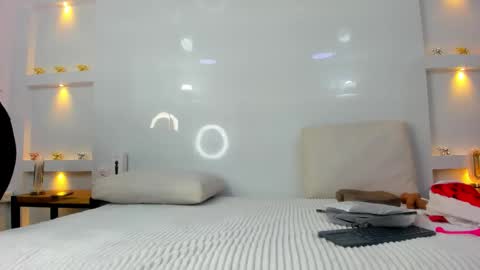 Zenda Evans online show from November 24, 3:39 am