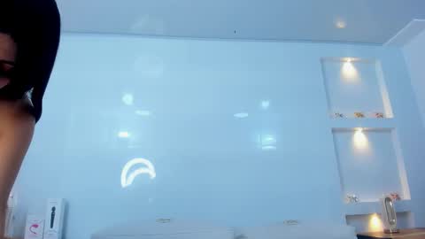 Zenda Evans online show from December 5, 4:10 am