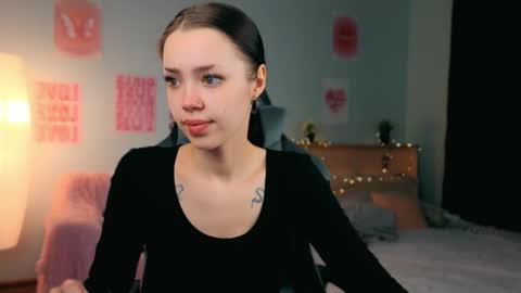 Lara online show from February 13, 6:59 pm